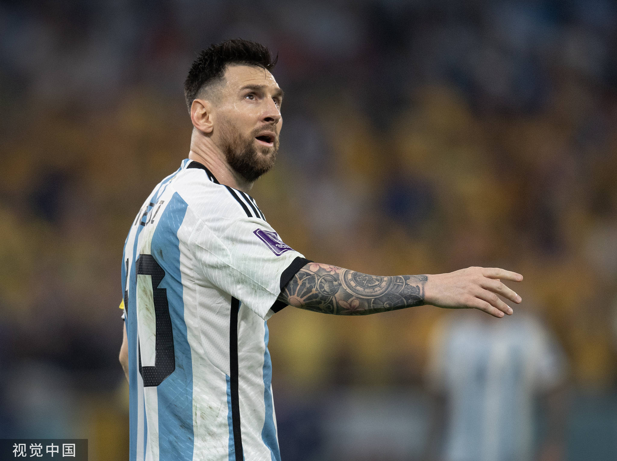 九游体育官方正版包含梅西在德国队比赛中重返赛场，比赛局势复杂引发热议！全场沸腾不已的词条