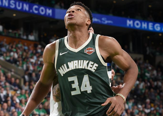 九游体育在线平台Doinb新星爆冷表现惊艳，雄鹿未来可期！的简单介绍